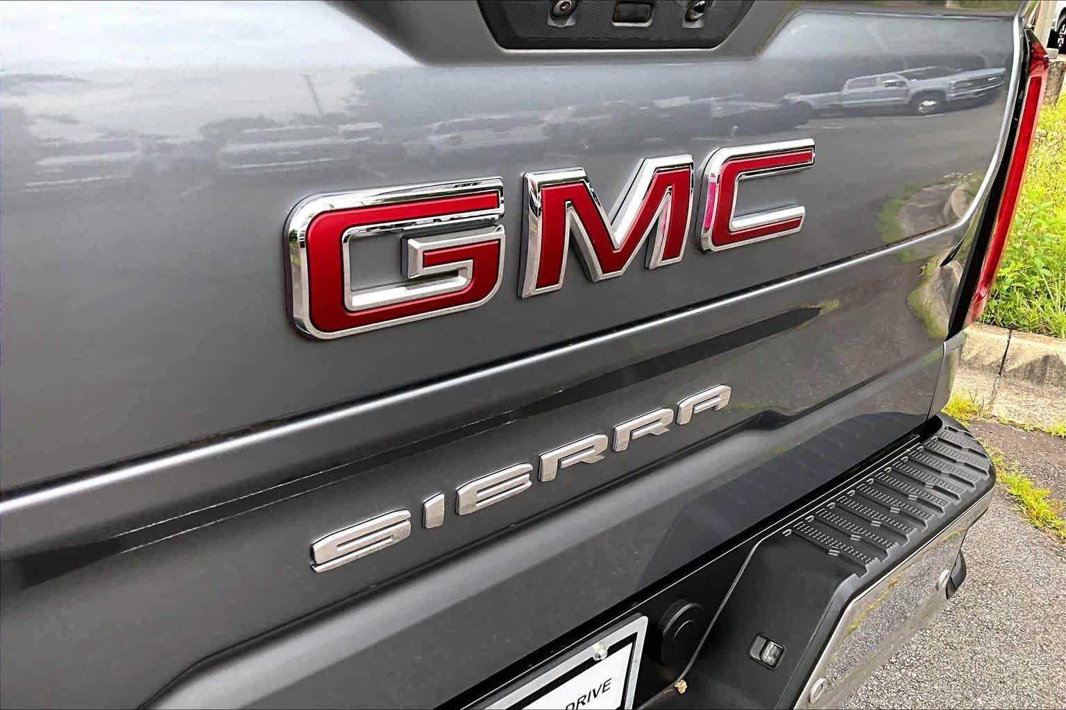 Used 2019 GMC Sierra 1500 SLT w/ SLT Premium Plus Package AWD/4WD image 31