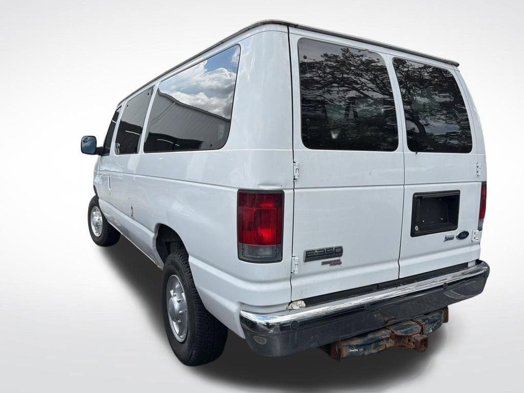 Used 2011 Ford E-350 and Econoline 350 XLT image 6