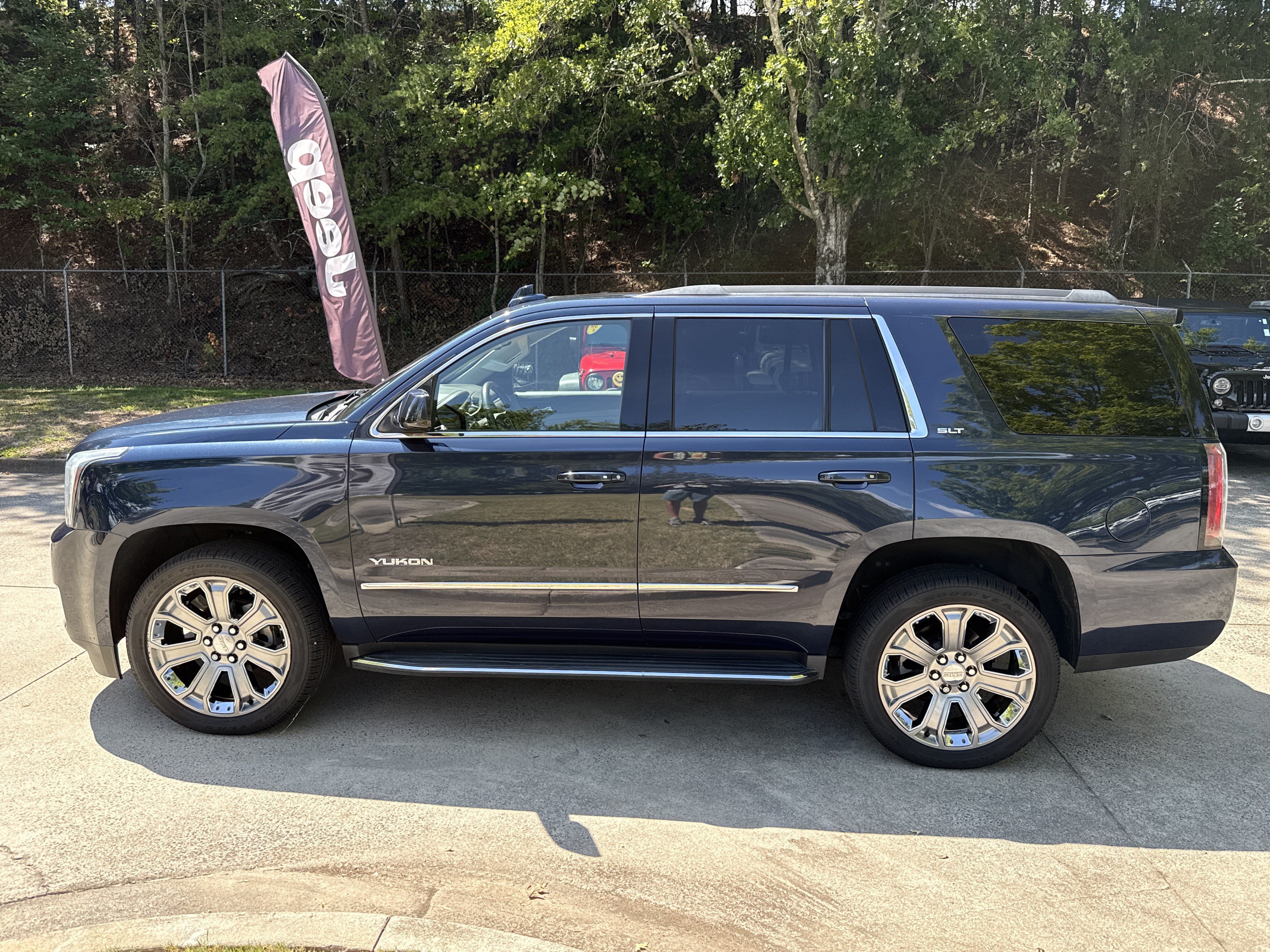 Used 2018 GMC Yukon SLT w/ Premium Edition RWD image 4