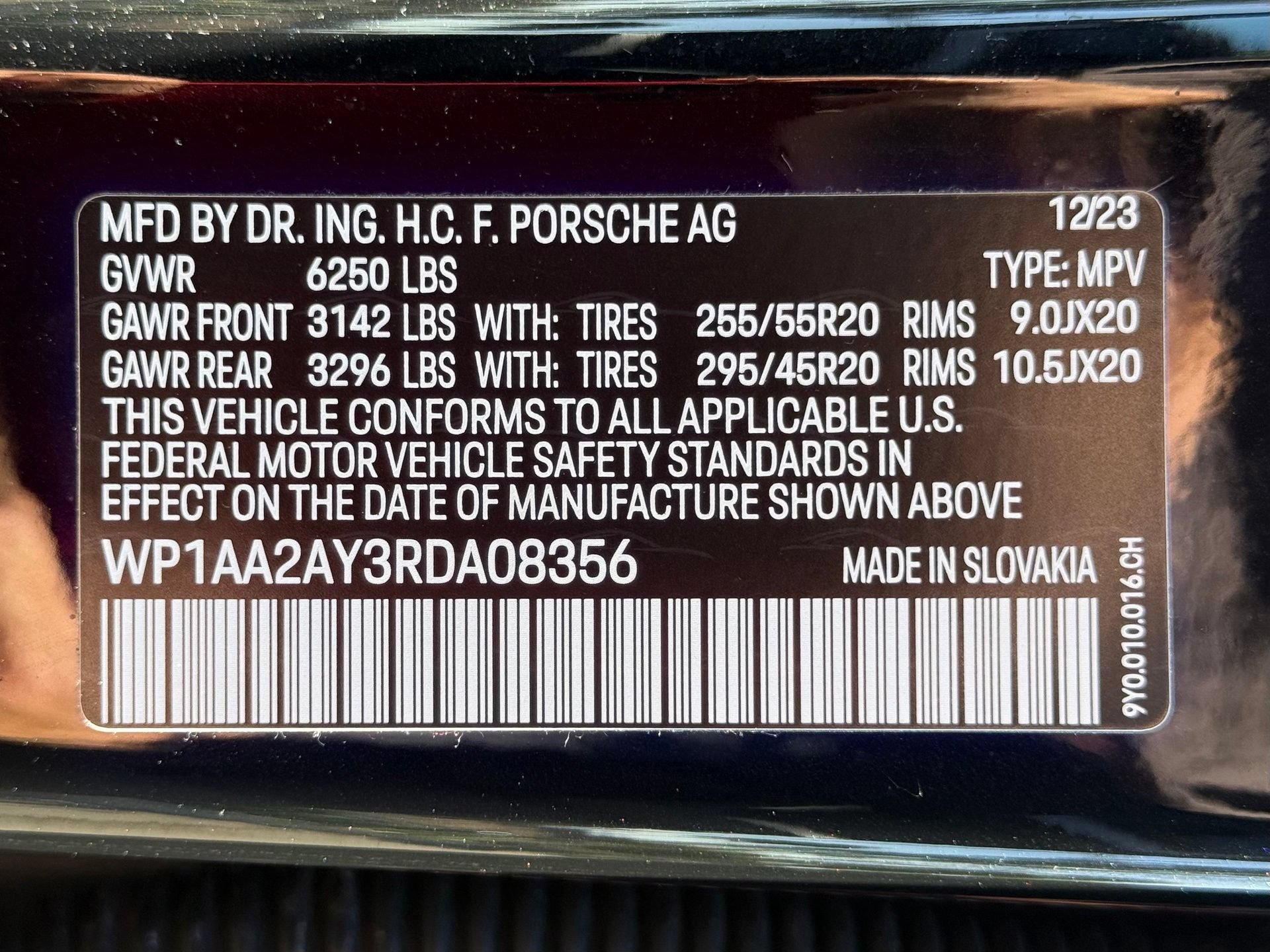 Certified 2024 Porsche Cayenne AWD/4WD image 35