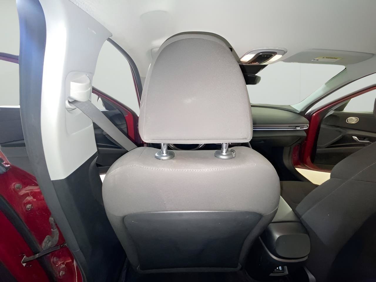 Used 2024 Hyundai Elantra SEL FWD image 35