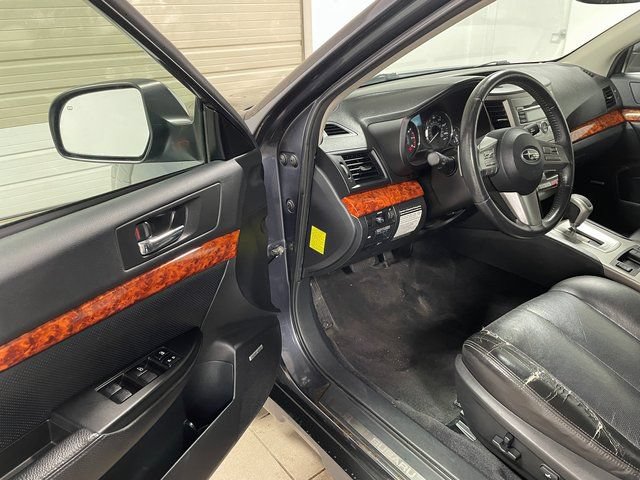 Used 2010 Subaru Outback 2.5i Limited AWD/4WD image 10