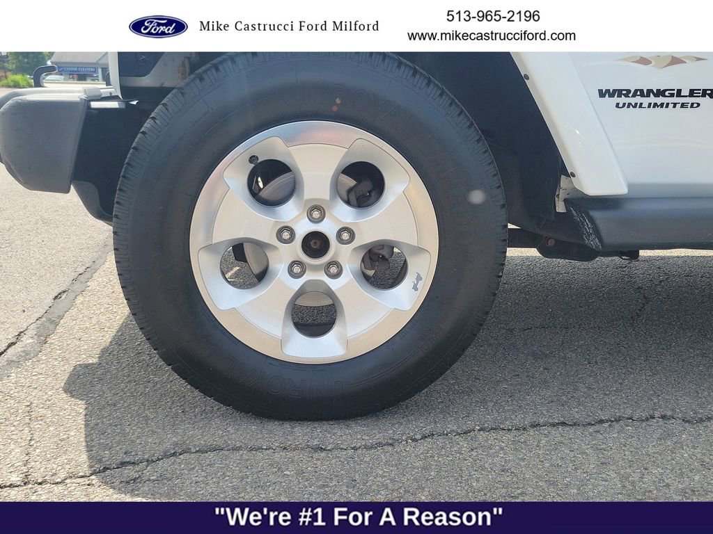 Used 2015 Jeep Wrangler Unlimited Sahara w/ Connectivity Group AWD/4WD image 9
