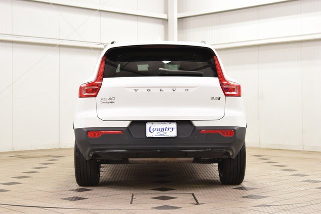 Used 2025 Volvo XC40 B5 Plus image 7