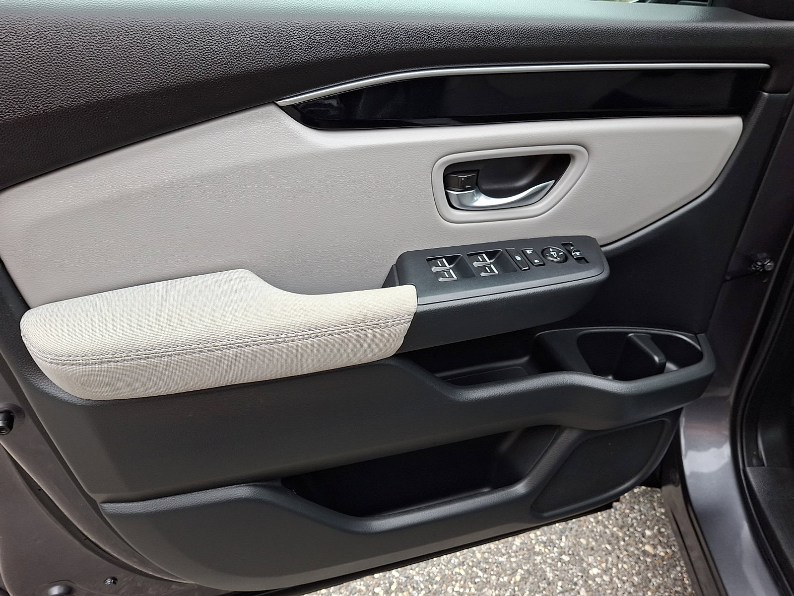 Used 2023 Honda Pilot LX image 6