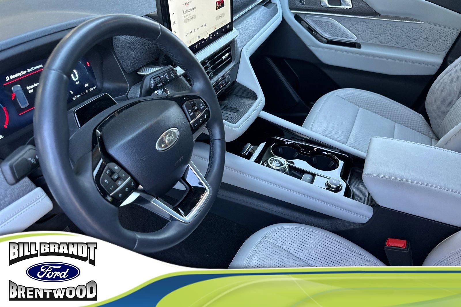 Used 2025 Ford Explorer Platinum w/ Ultimate Package image 3