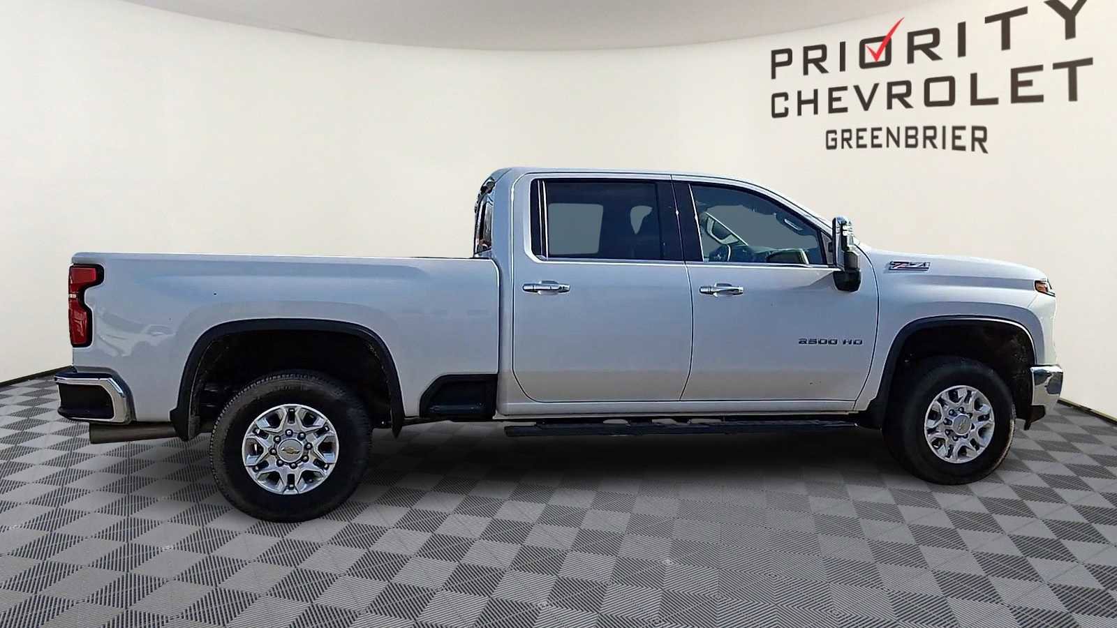 Used 2024 Chevrolet Silverado 2500 LTZ w/ LTZ Convenience Package image 9