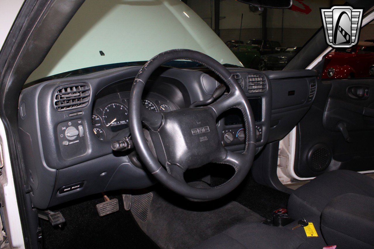 Used 2003 GMC Sonoma SLS w/ SLS Preferred Equipment Group image 23