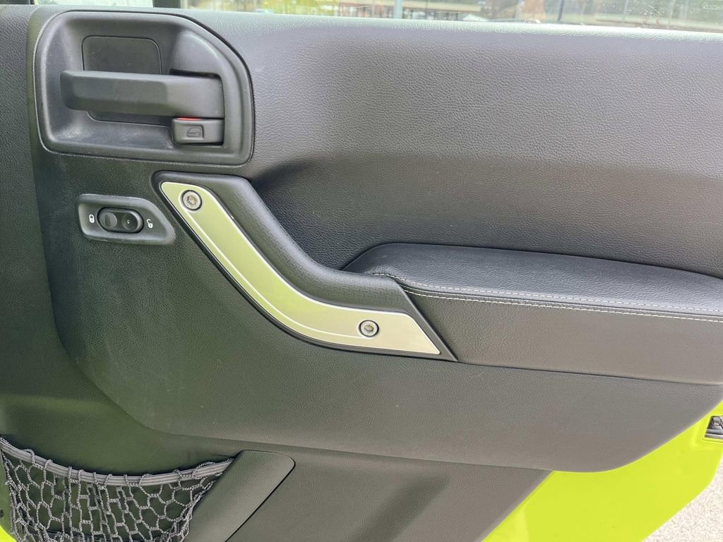 Used 2016 Jeep Wrangler Unlimited Rubicon image 21
