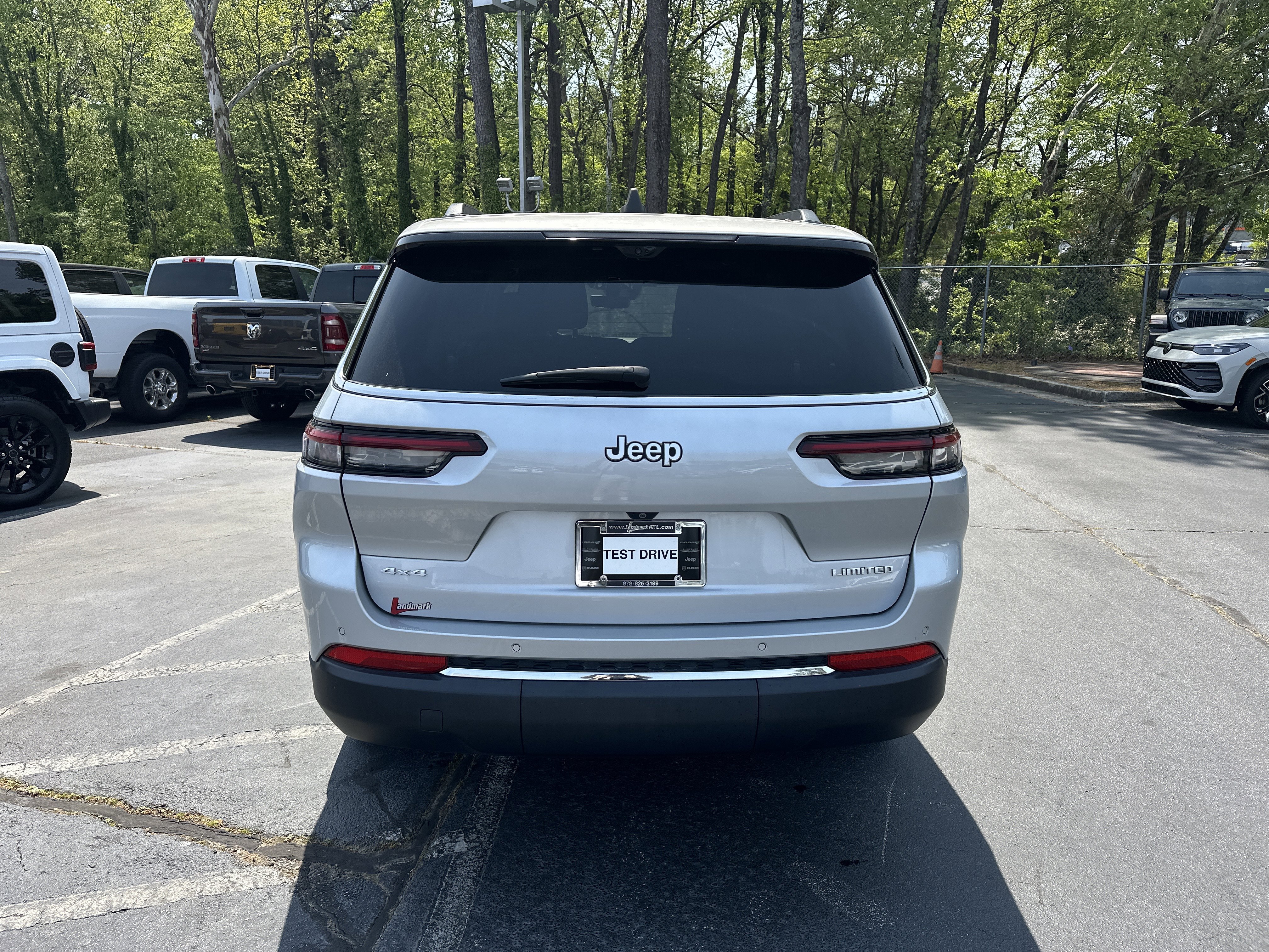 Used 2024 Jeep Grand Cherokee L Limited w/ Luxury Tech Group II image 8