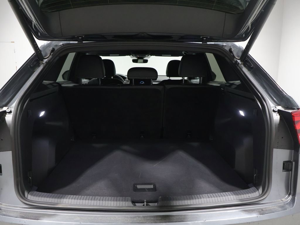 Used 2025 Volkswagen Atlas Cross Sport SE image 4