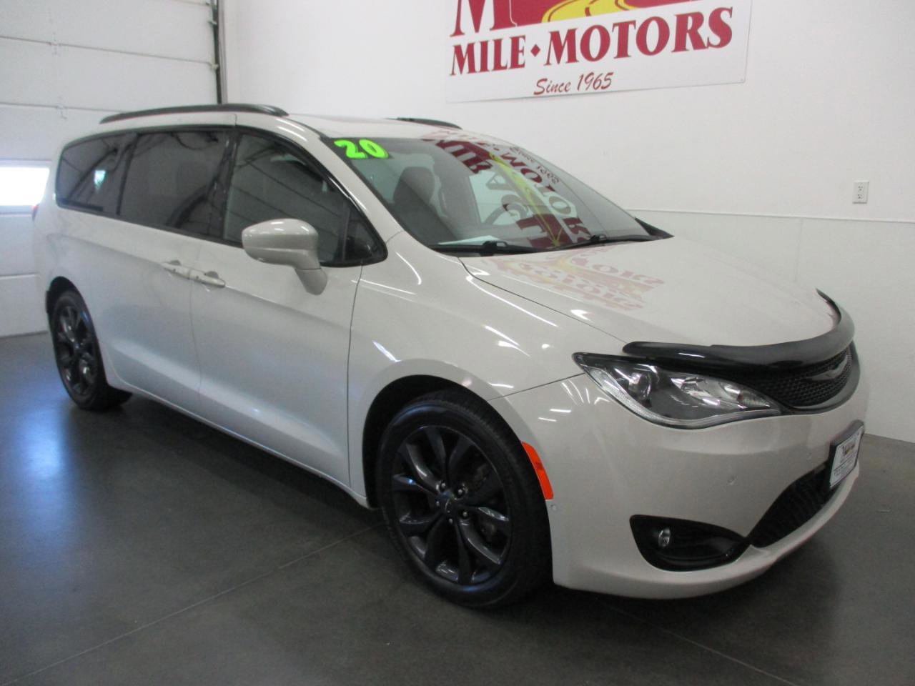 Used 2020 Chrysler Pacifica Touring-L Plus image 1