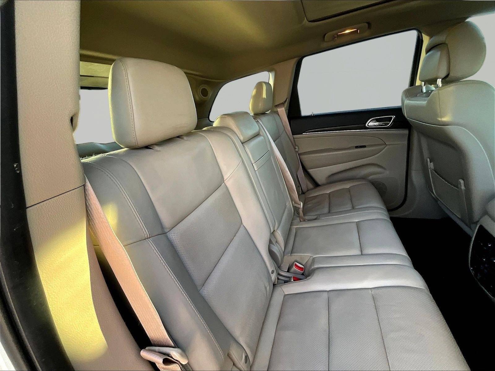 Used 2014 Jeep Grand Cherokee Limited w/ Luxury Group II AWD/4WD image 25