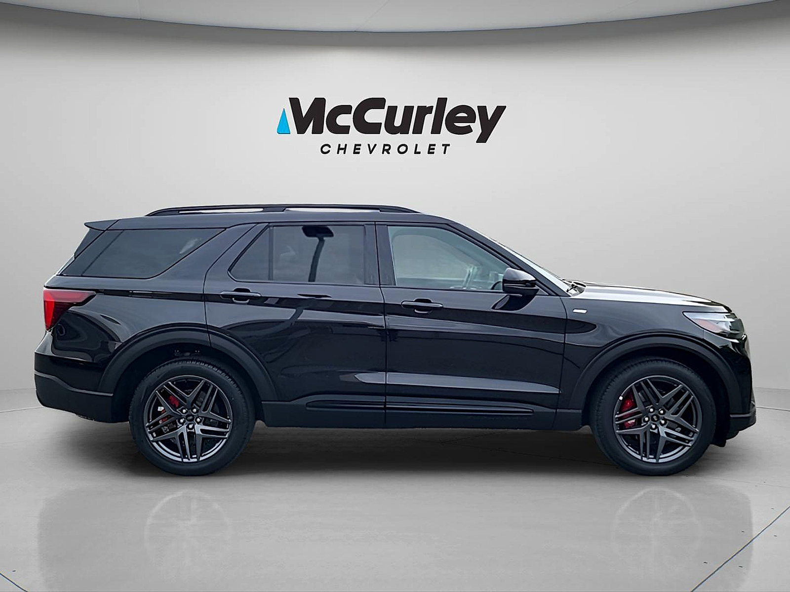 Used 2025 Ford Explorer ST-Line w/ ST-Line Street Pack AWD/4WD image 7