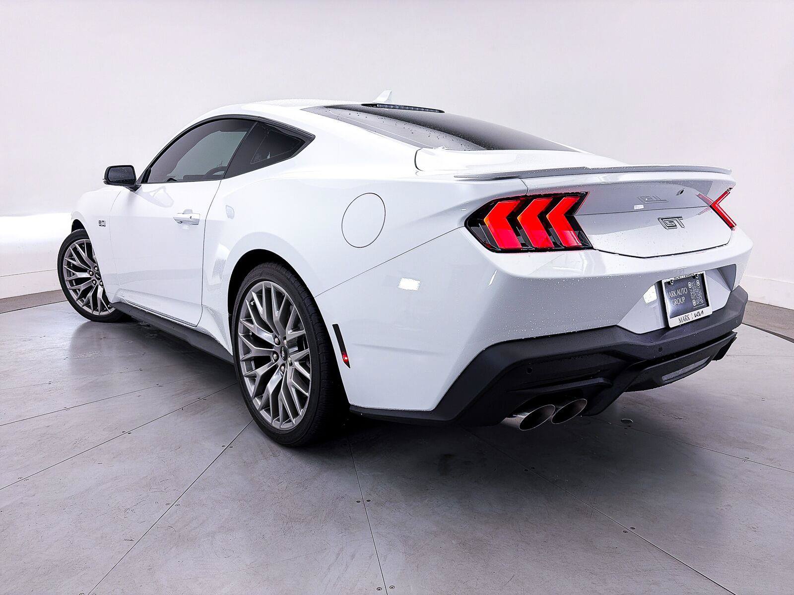 Used 2025 Ford Mustang GT Premium RWD image 2