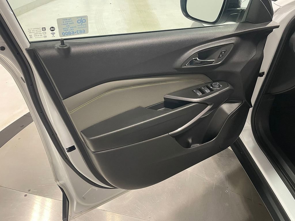 Used 2025 Chevrolet Trax ACTIV image 19