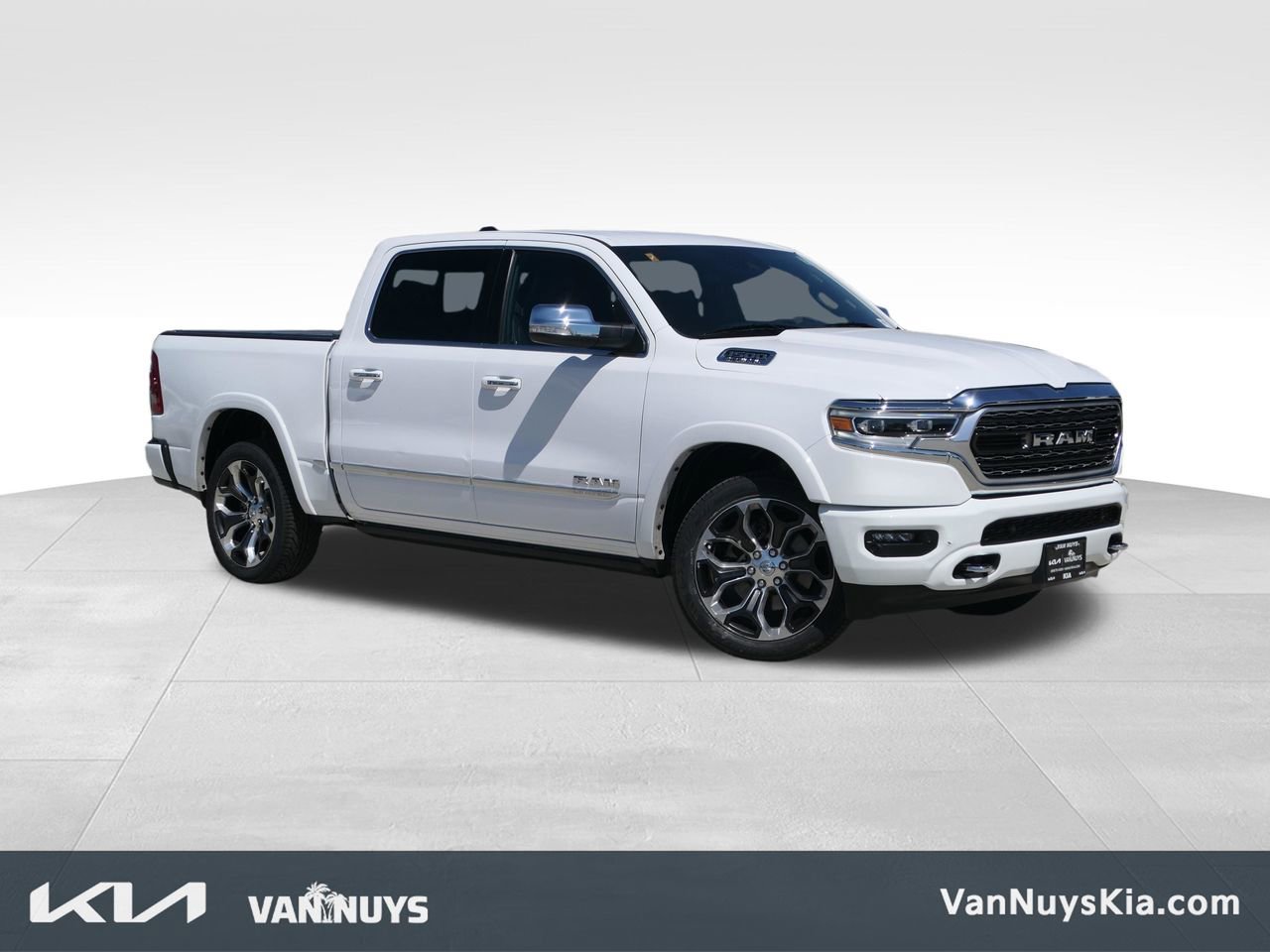 Used 2022 RAM 1500 Limited w/ Body Color Bumper Group image 1