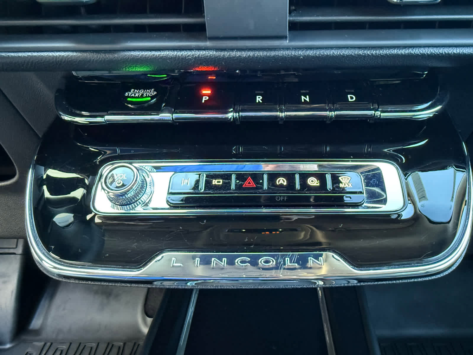 Used 2025 Lincoln Corsair AWD image 13