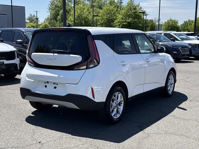 Used 2025 Kia Soul LX w/ LX Technology Package image 2