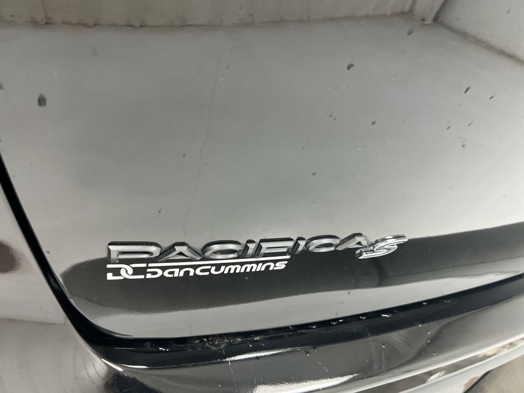 Used 2025 Chrysler Pacifica Limited FWD image 28