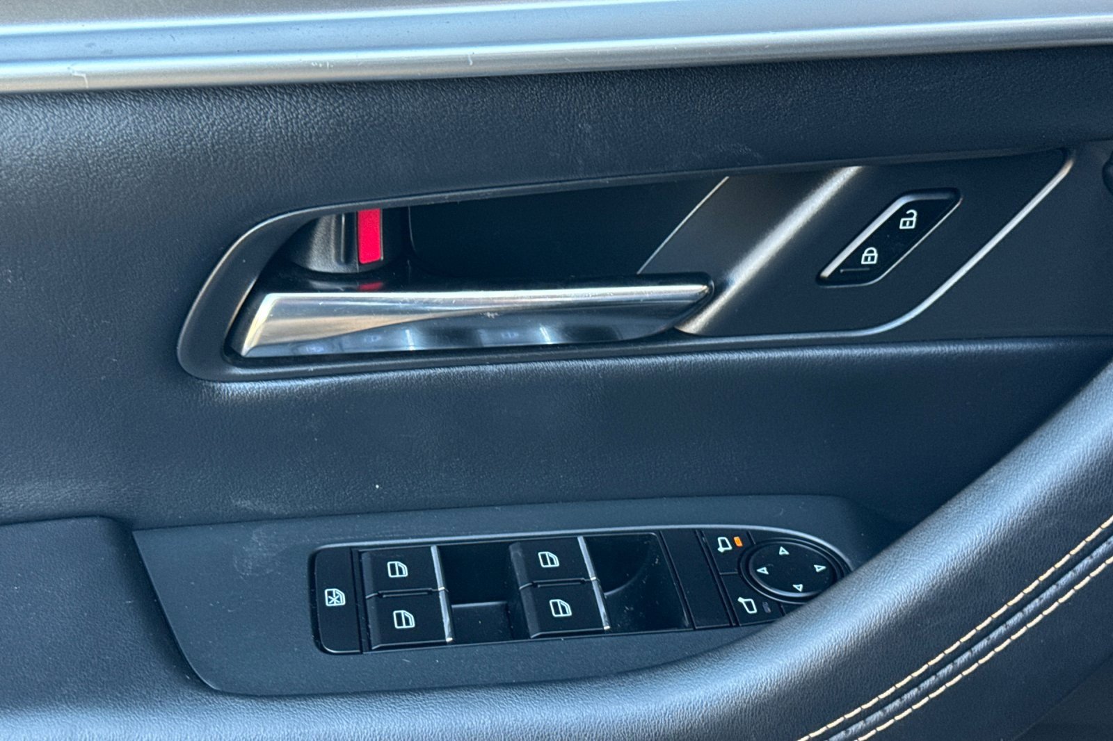 Used 2024 MAZDA CX-90 Plug-In Hybrid w/ Preferred image 12