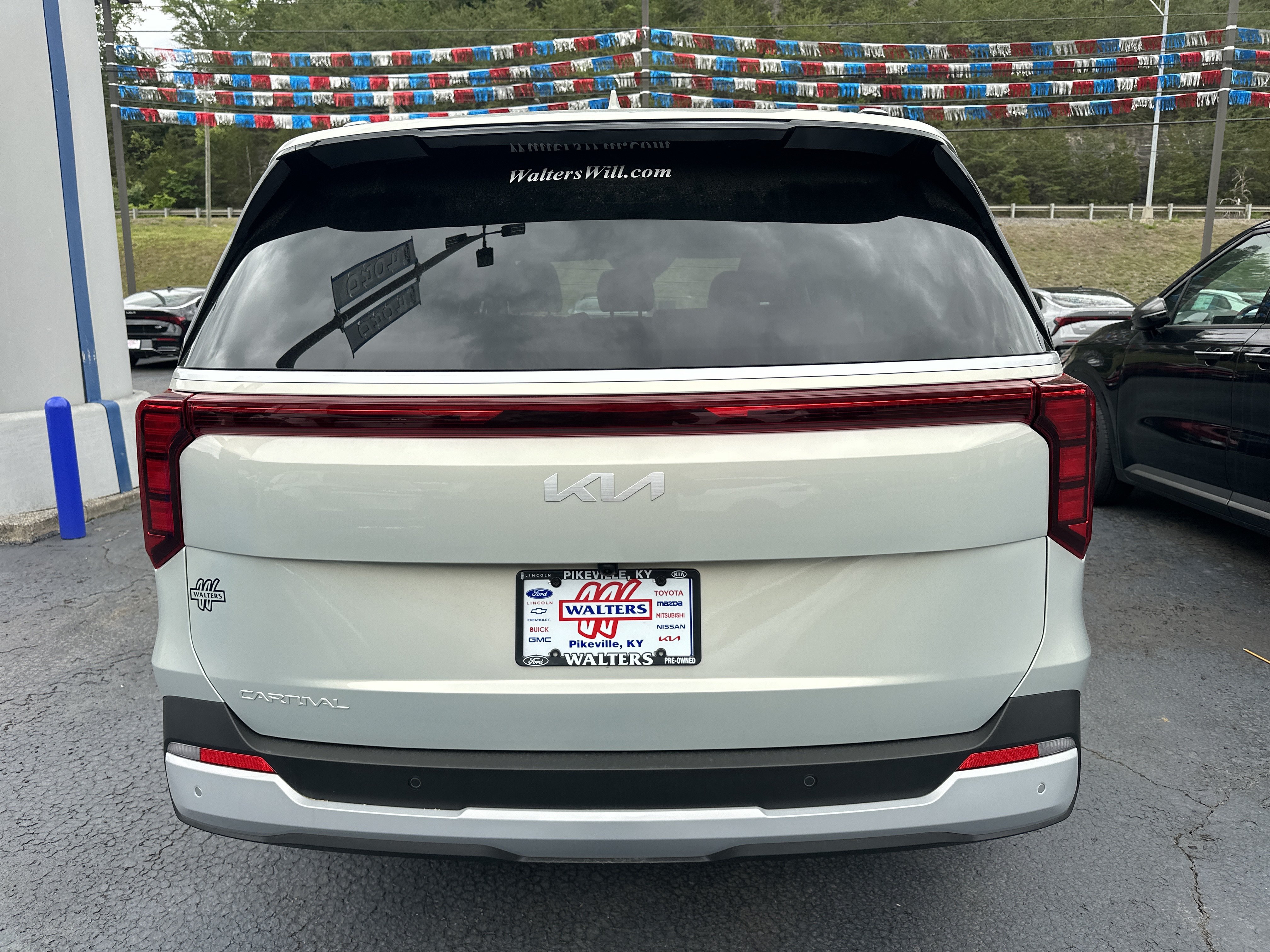 New 2026 Kia Carnival EX FWD image 5
