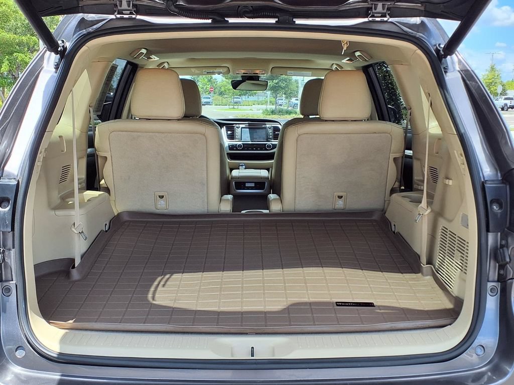 Used 2019 Toyota Highlander XLE FWD image 18