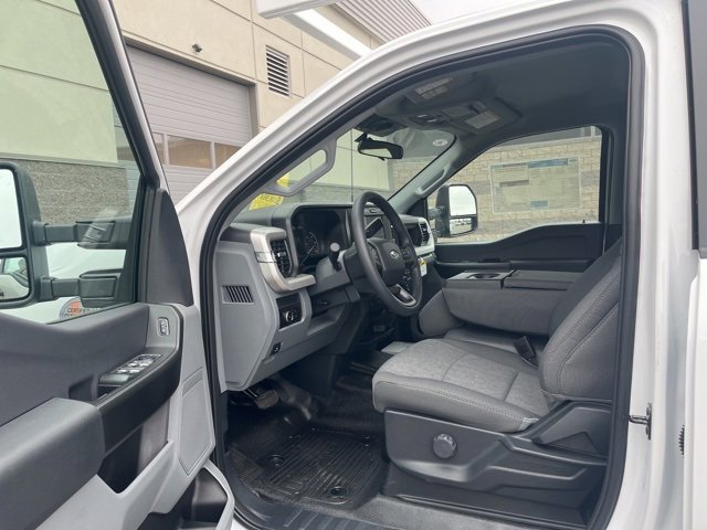 New 2026 Ford F550 4x4 Crew Cab image 16