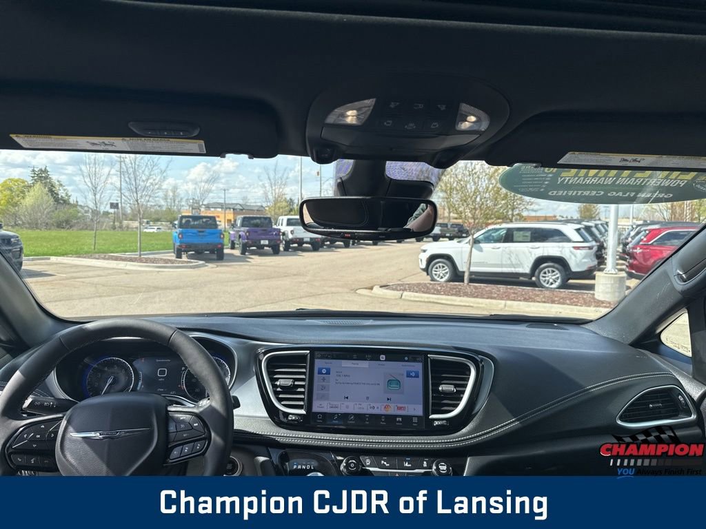 Used 2025 Chrysler Pacifica Limited FWD image 20