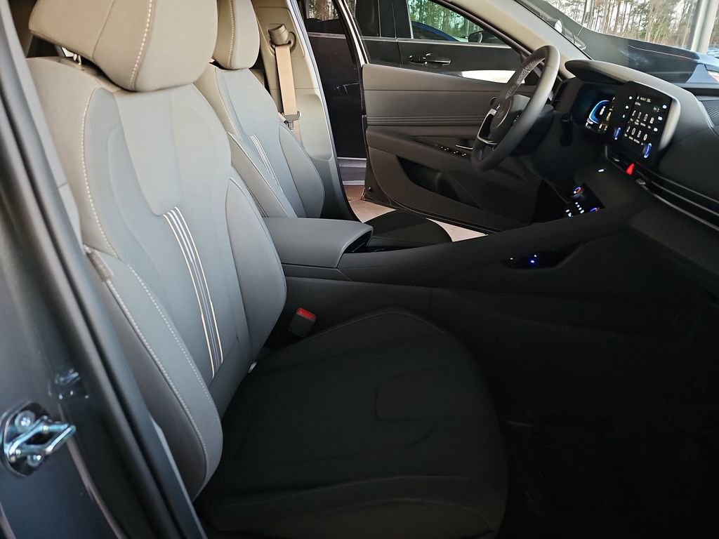New 2026 Hyundai Elantra SEL Sport image 10