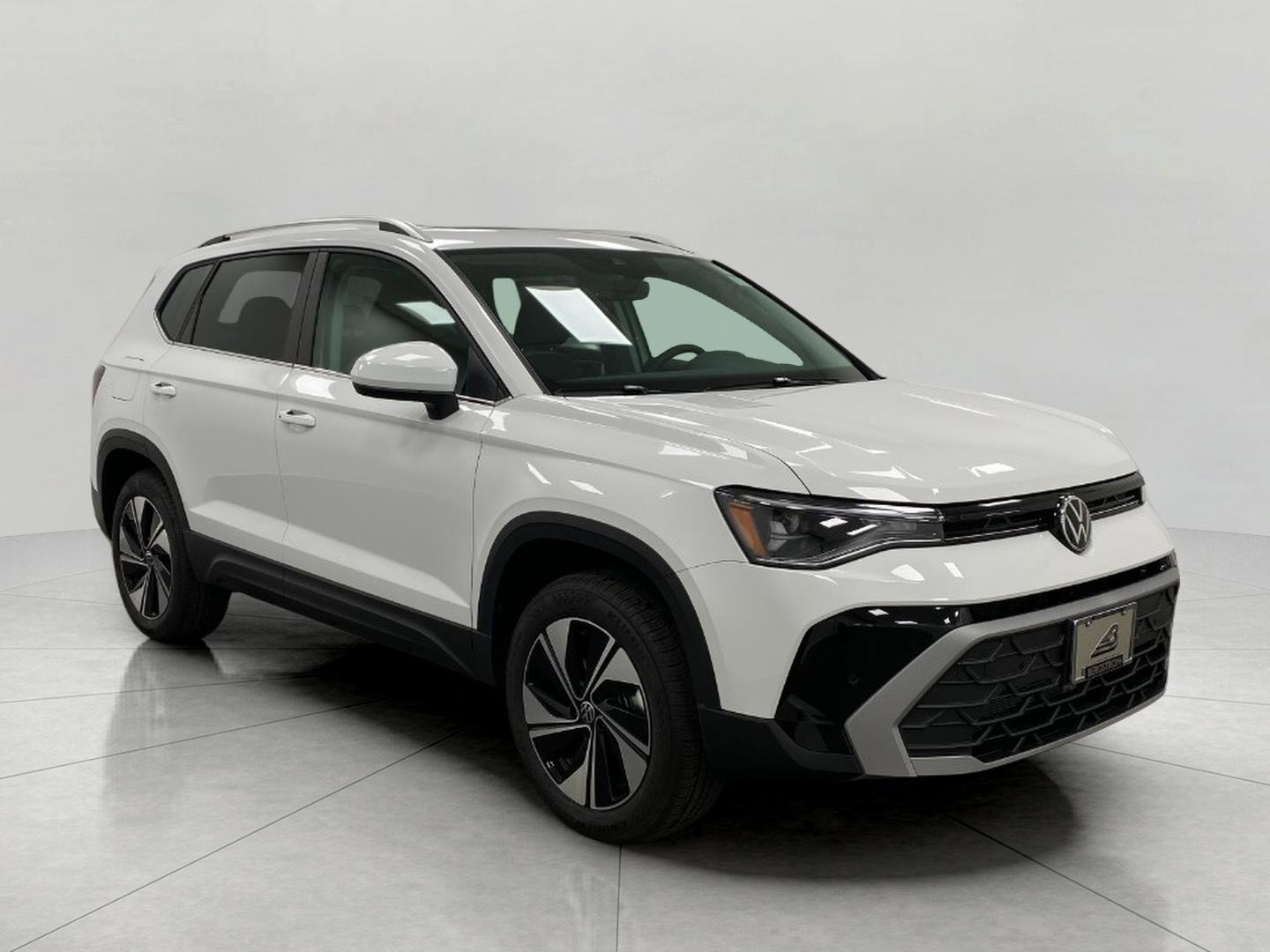 New 2026 Volkswagen Taos SE image 1