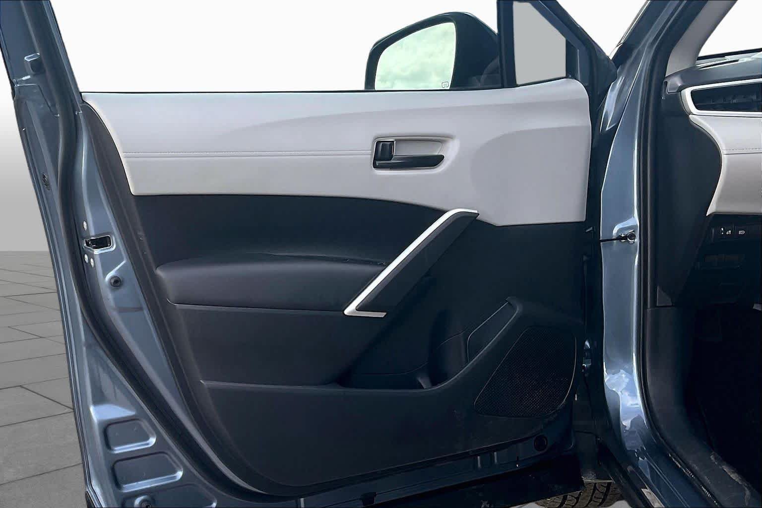 Used 2025 Toyota Corolla Cross L FWD image 21