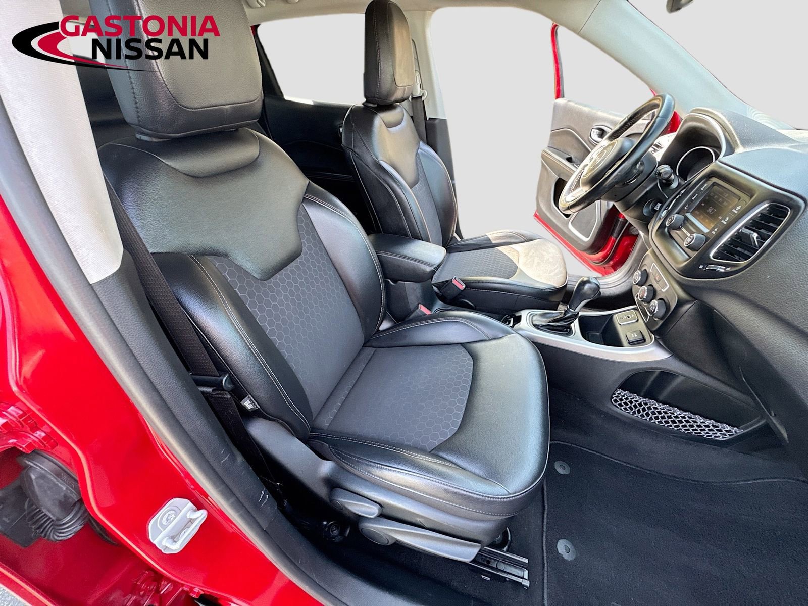 Used 2018 Jeep Compass Latitude image 34