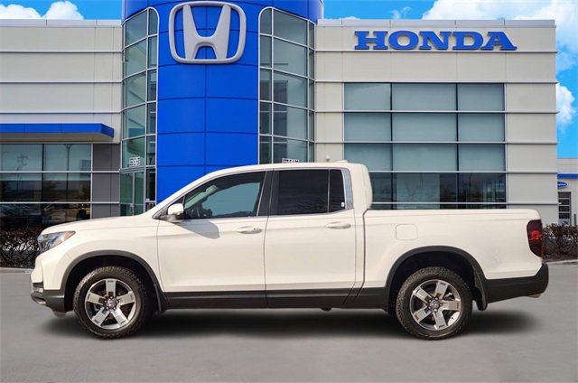 Certified 2025 Honda Ridgeline RTL image 3