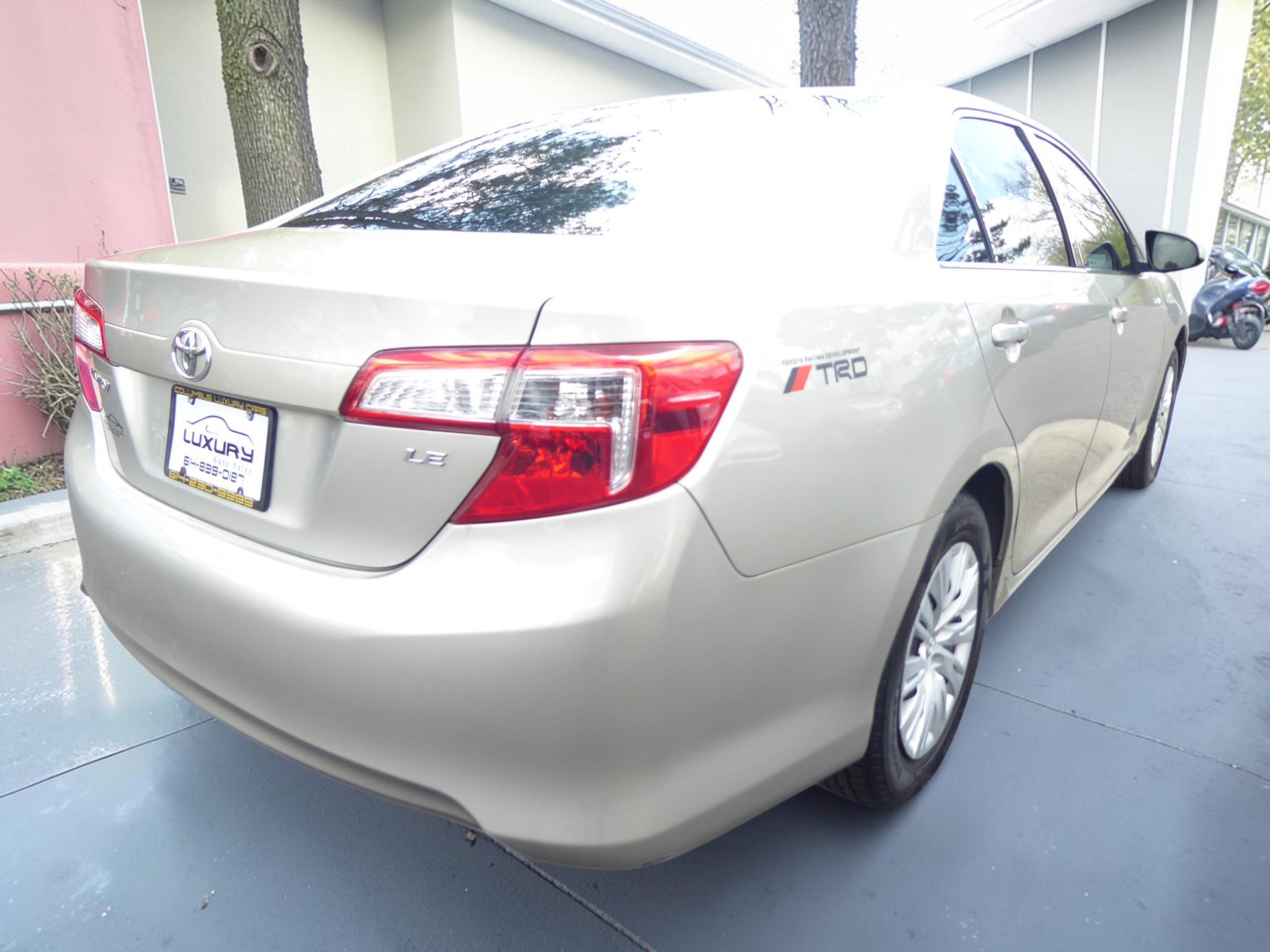 Used 2014 Toyota Camry LE image 10