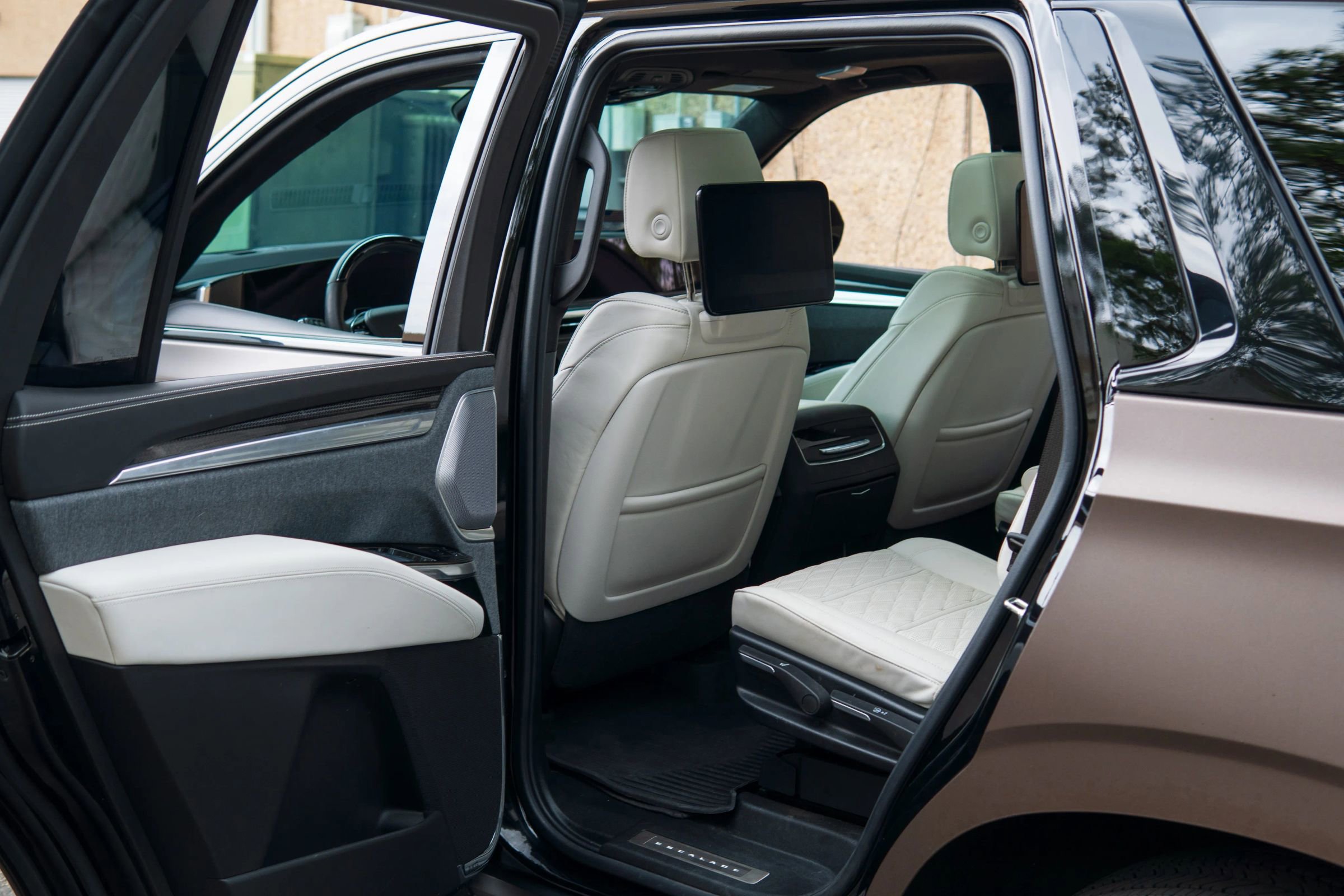 Used 2025 Cadillac Escalade V w/ LPO, Floor Liner Package image 33