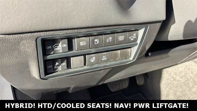 Used 2024 Toyota Sequoia Platinum image 9