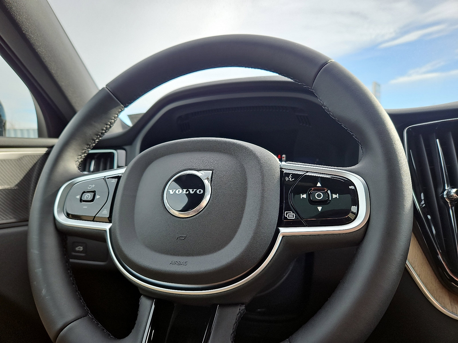 New 2026 Volvo XC60 B5 Plus w/ Protection Package Premier image 18