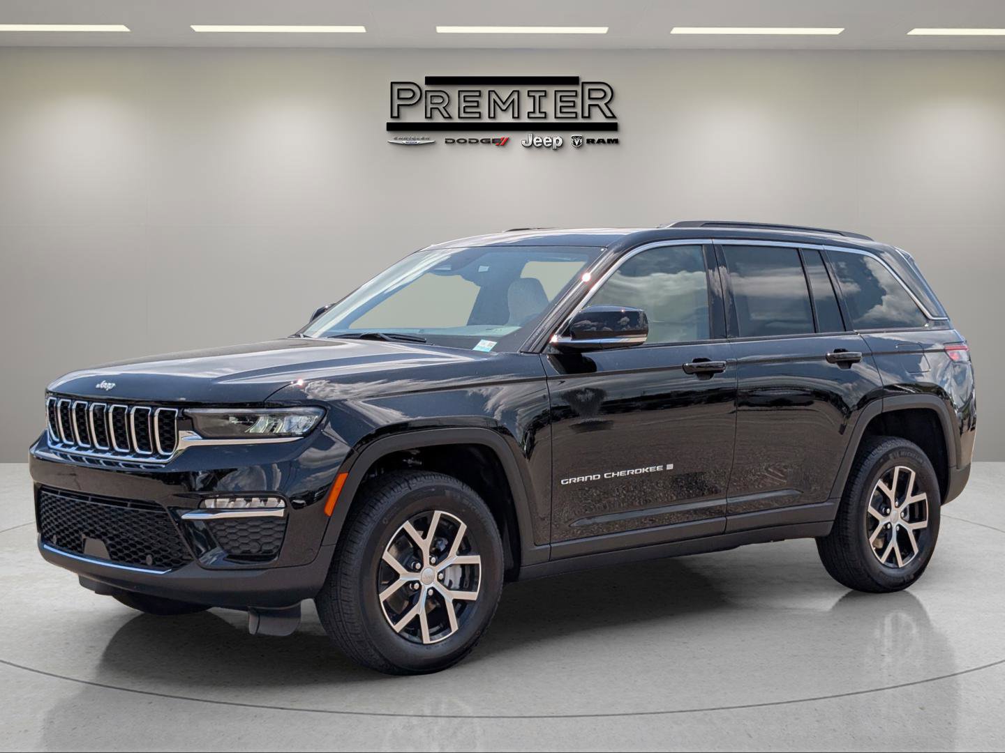 New 2025 Jeep Grand Cherokee Limited w/ Luxury Tech Group II image 8