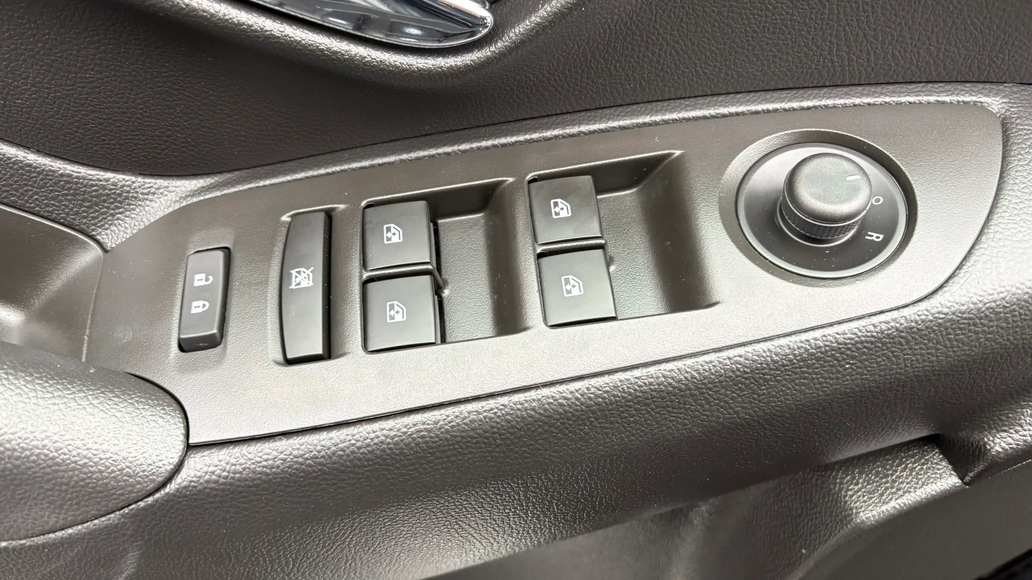 Used 2016 Chevrolet Trax LTZ AWD/4WD image 16