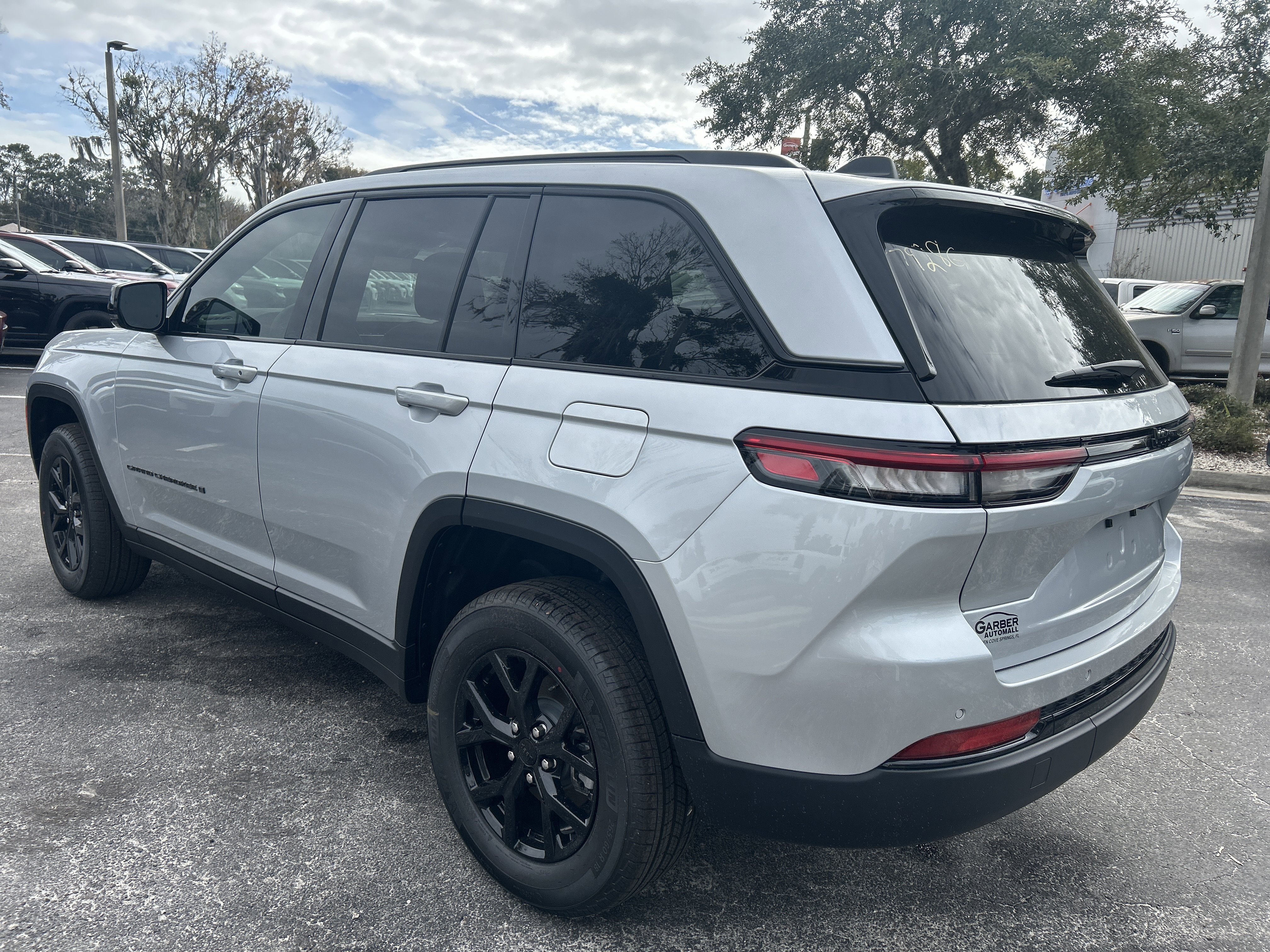New 2025 Jeep Grand Cherokee Altitude image 5