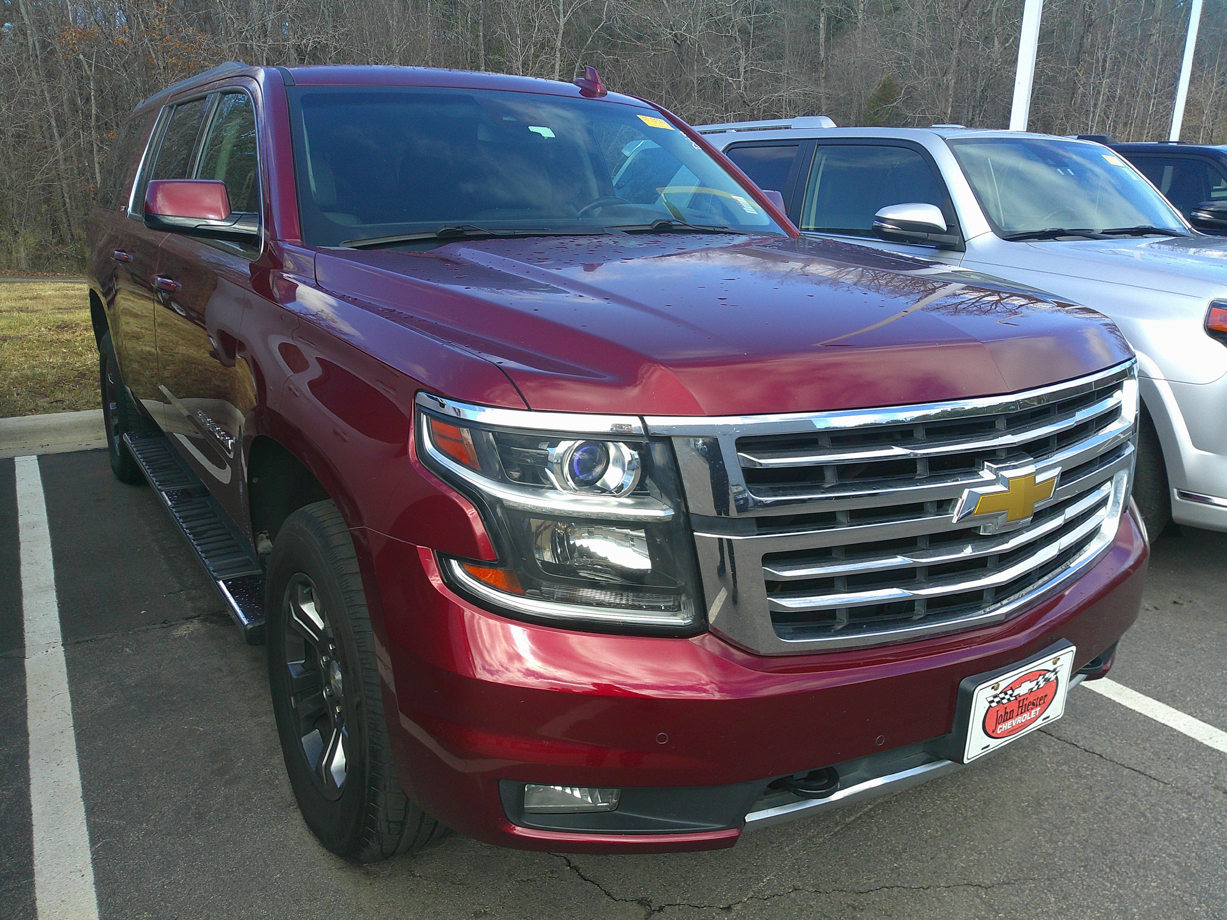 Used 2016 Chevrolet Suburban LT image 2