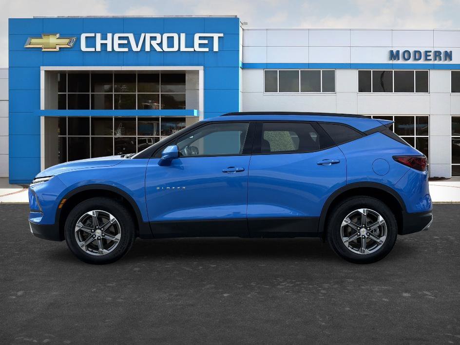 Used 2024 Chevrolet Blazer LT w/ Convenience Package FWD image 2