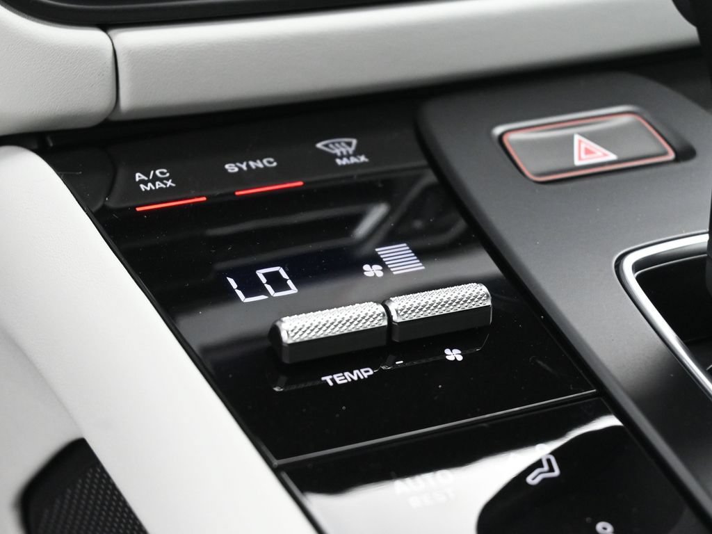 Certified 2026 Porsche Macan AWD/4WD image 10