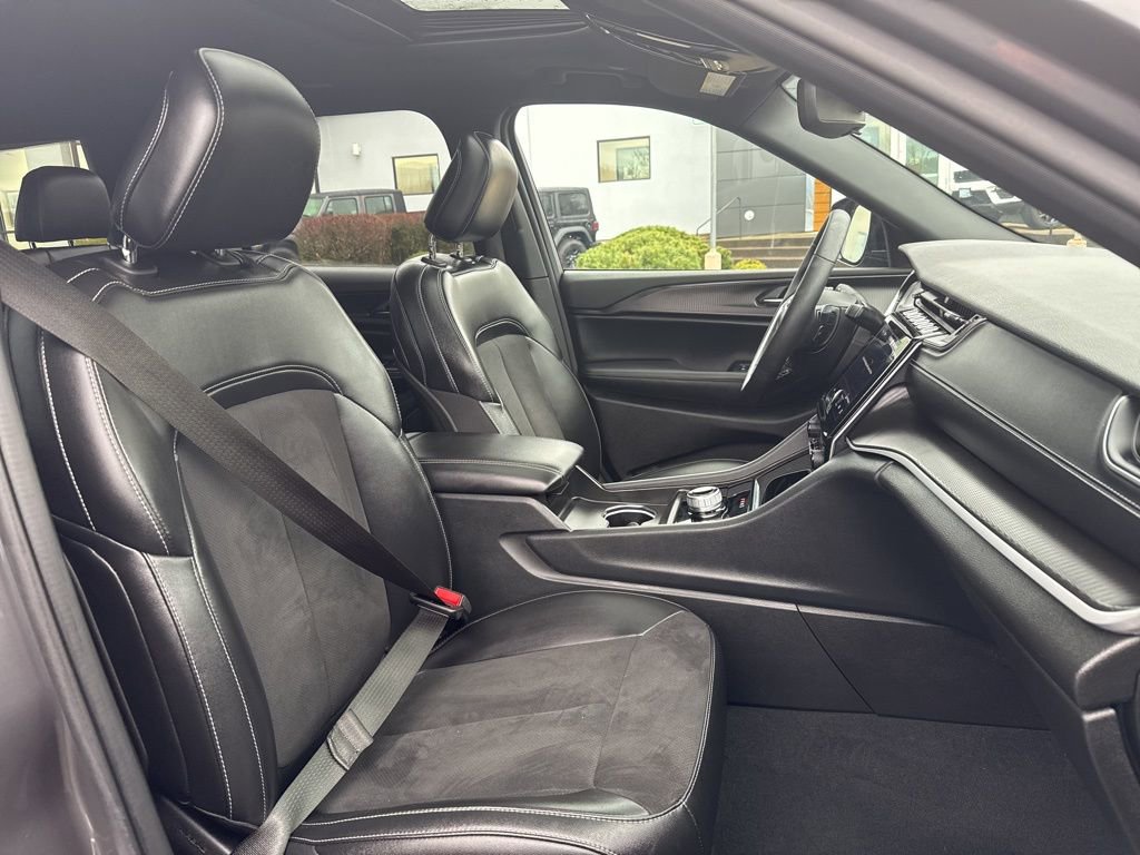 Used 2024 Jeep Grand Cherokee L Altitude image 30