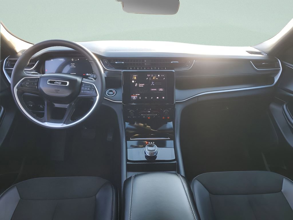 Used 2025 Jeep Grand Cherokee L Laredo image 24