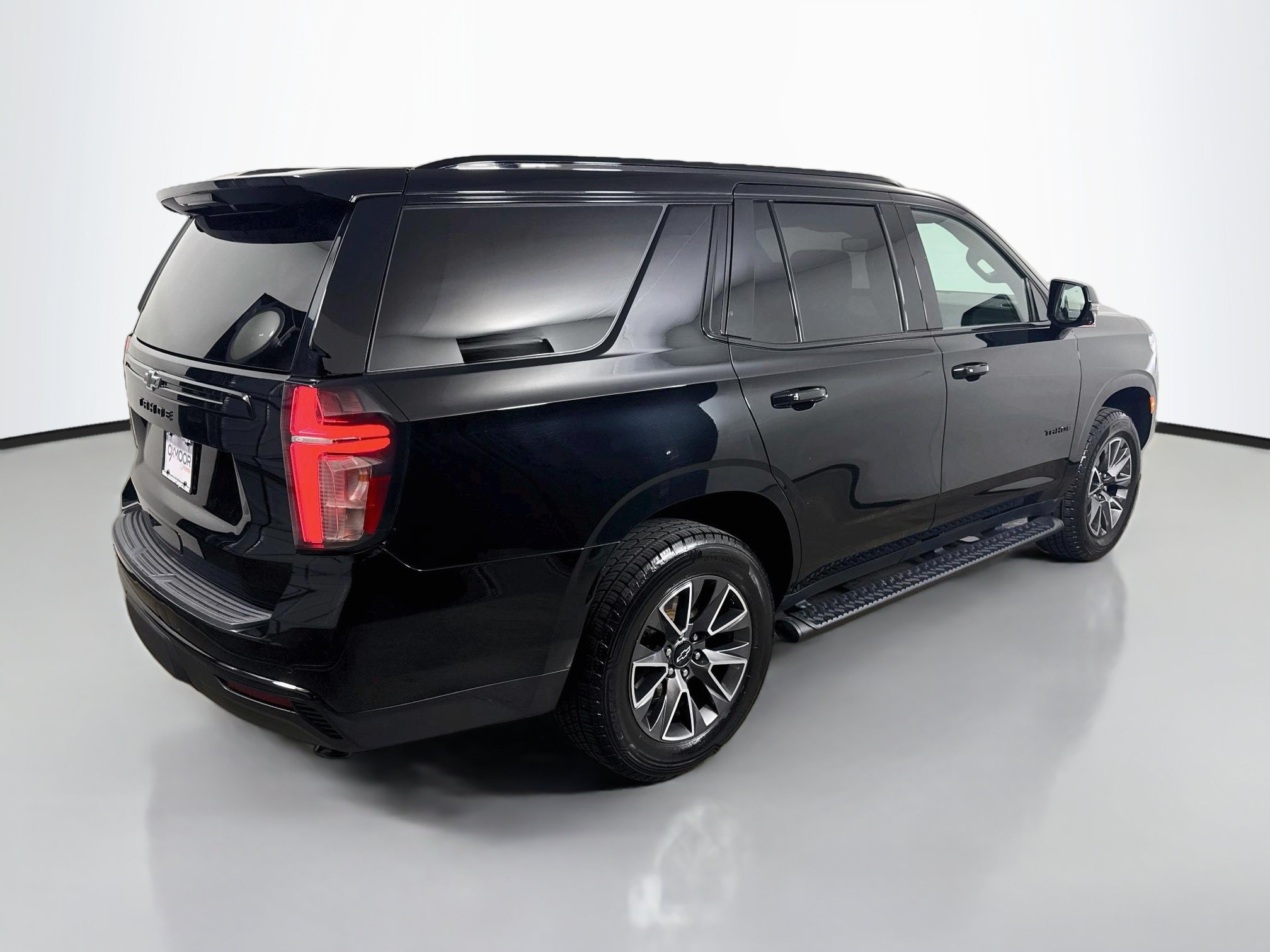 Used 2023 Chevrolet Tahoe Z71 w/ Luxury Package AWD/4WD image 7