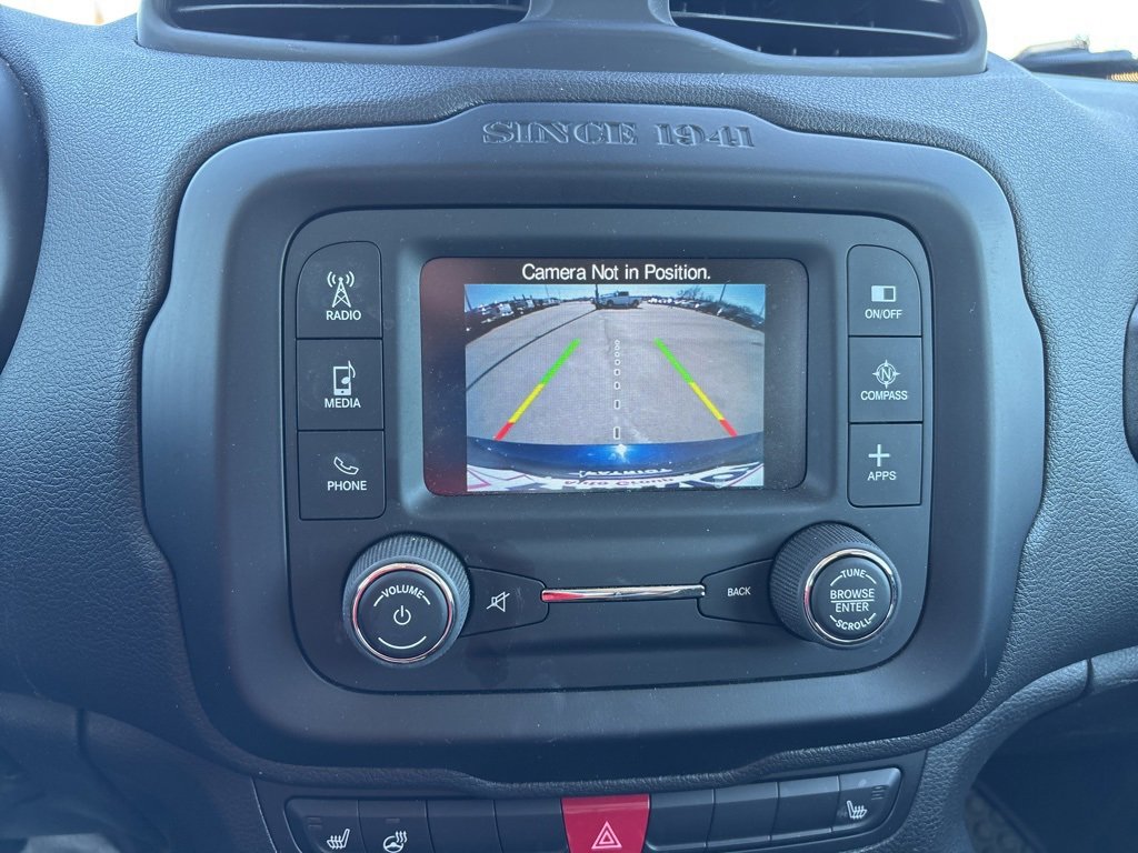 Used 2017 Jeep Renegade Latitude w/ Cold Weather Group image 17