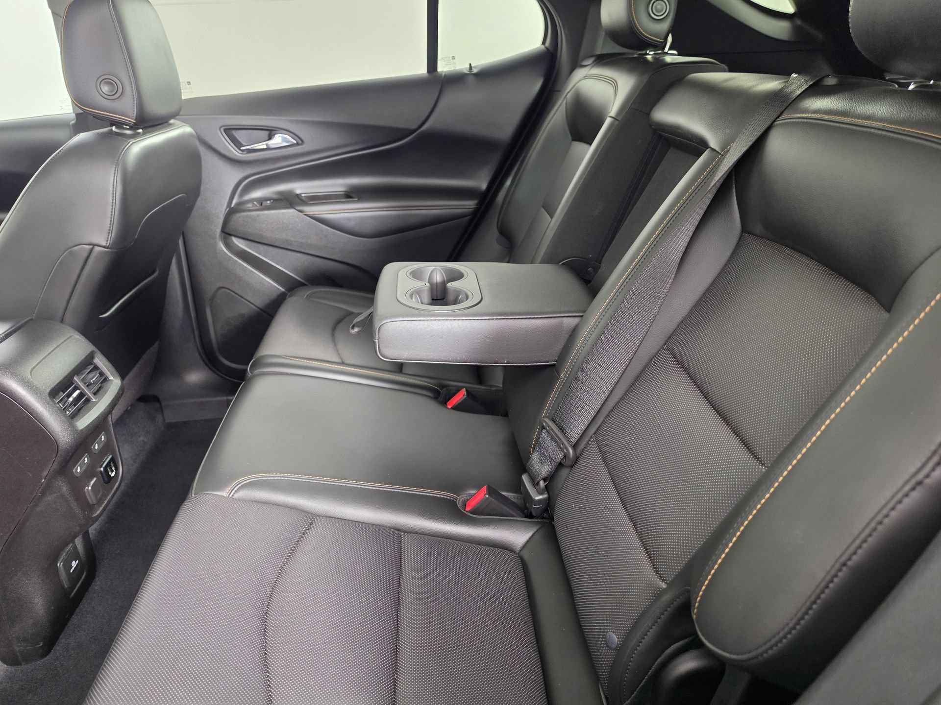 Used 2018 Chevrolet Equinox Premier FWD image 39
