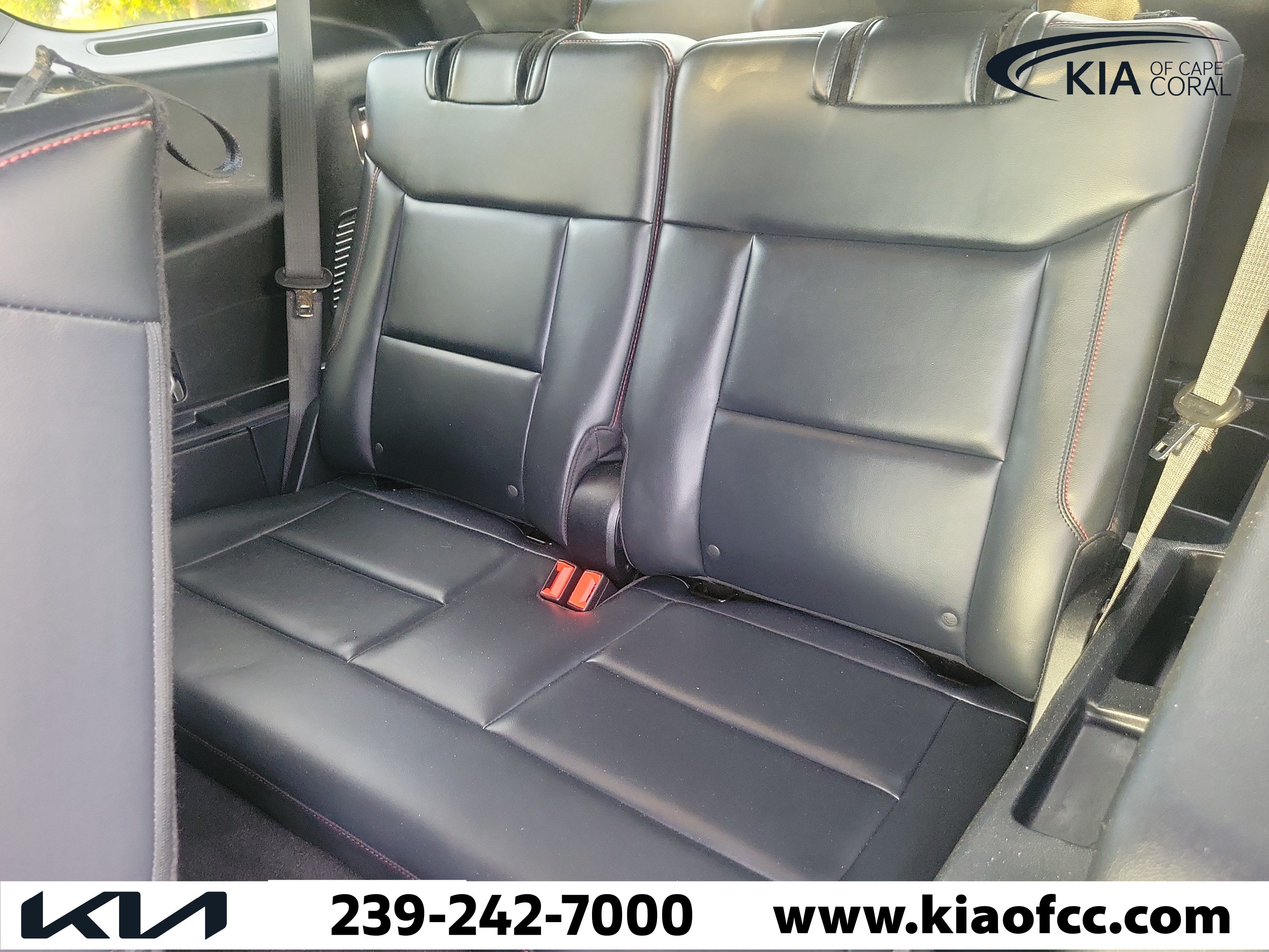 Used 2025 Ford Explorer ST-Line w/ ST-Line Street Pack AWD/4WD image 14
